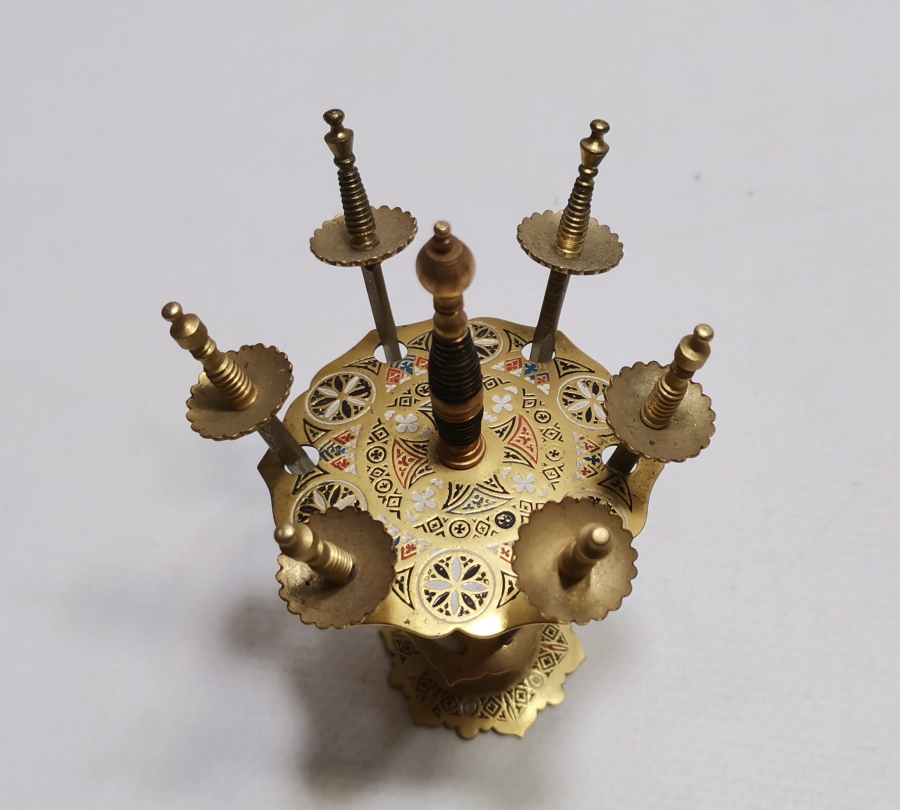 ANTİKA TOLEDO İŞİ KILIÇ FORMUNDA KANEPE STANDI