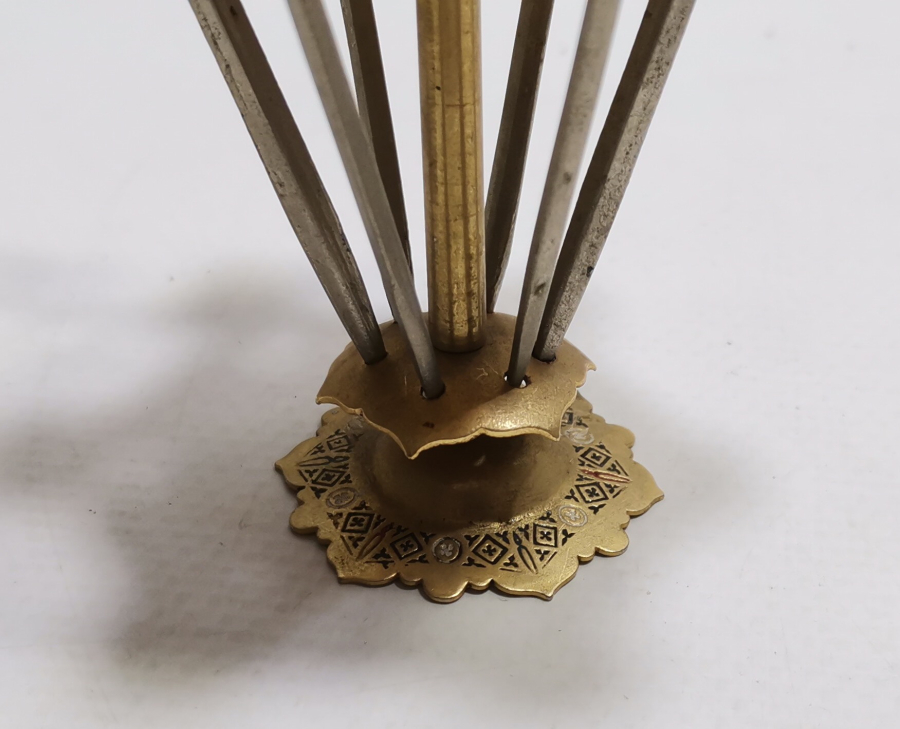 ANTİKA TOLEDO İŞİ KILIÇ FORMUNDA KANEPE STANDI