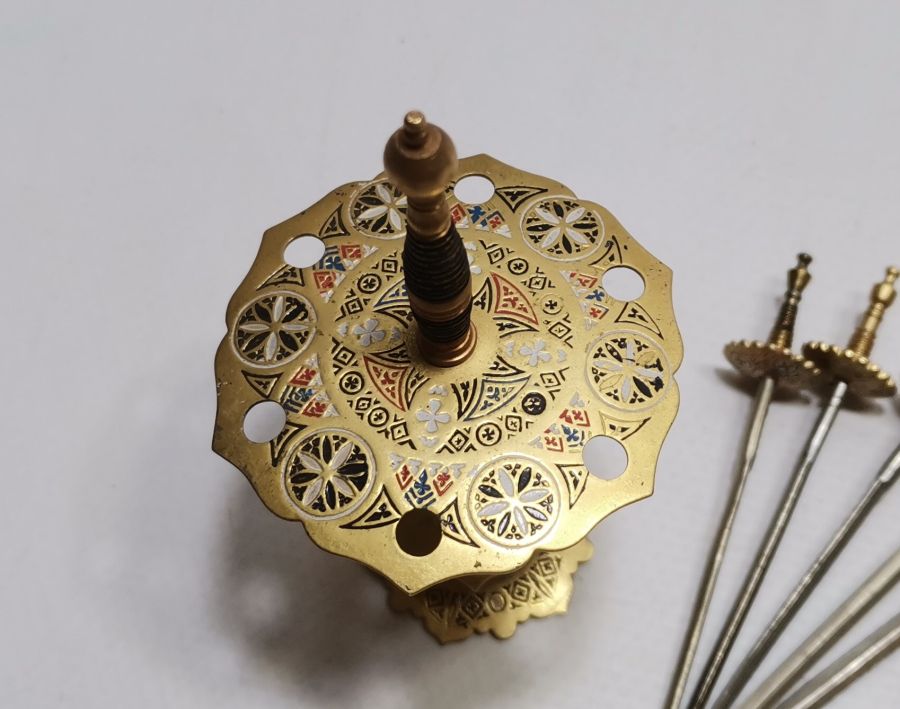 ANTİKA TOLEDO İŞİ KILIÇ FORMUNDA KANEPE STANDI