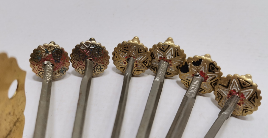 ANTİKA TOLEDO İŞİ KILIÇ FORMUNDA KANEPE STANDI