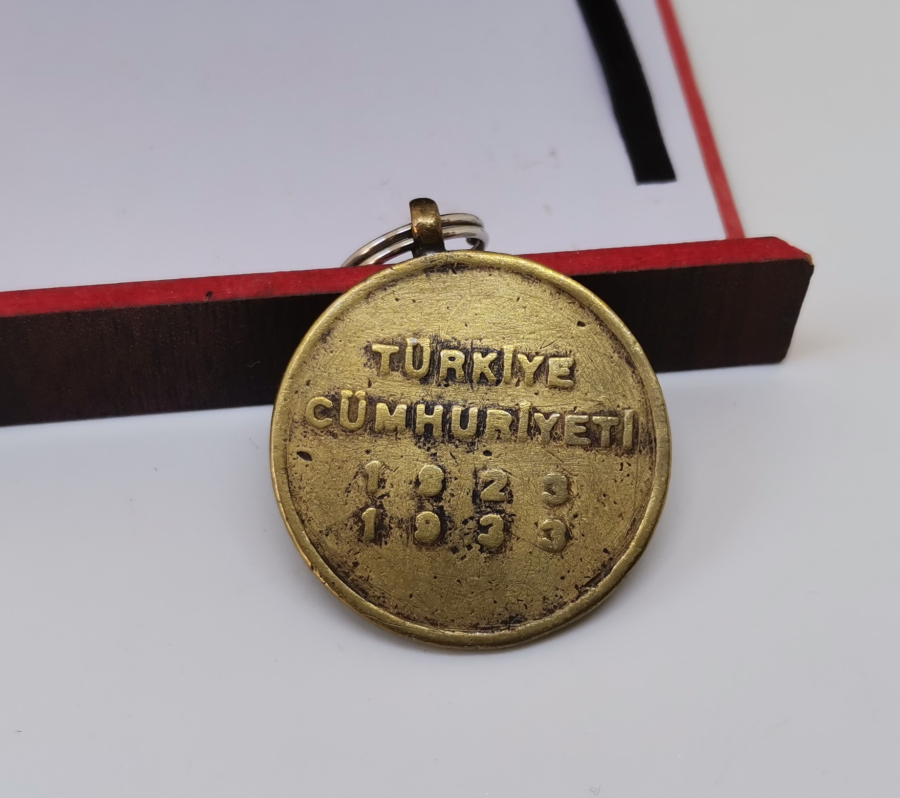 CUMHURİYETİN KURULUŞUNUN 10. YILINA ÖZEL MADALYON