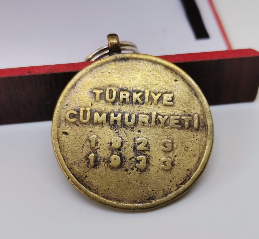 CUMHURİYETİN KURULUŞUNUN 10. YILINA ÖZEL MADALYON