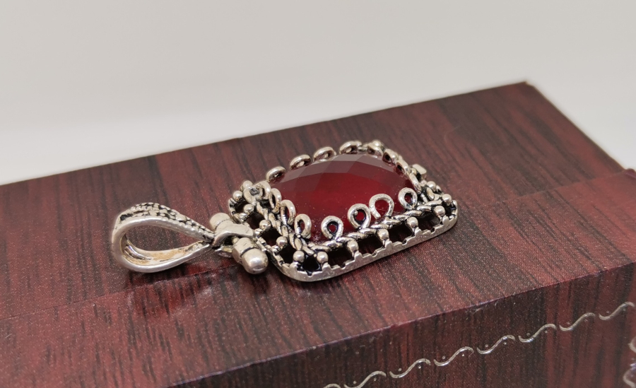 FASETA KESİMLİ VE TELKARİ İŞÇİLİKLİ GÜMÜŞ KOLYE UCU