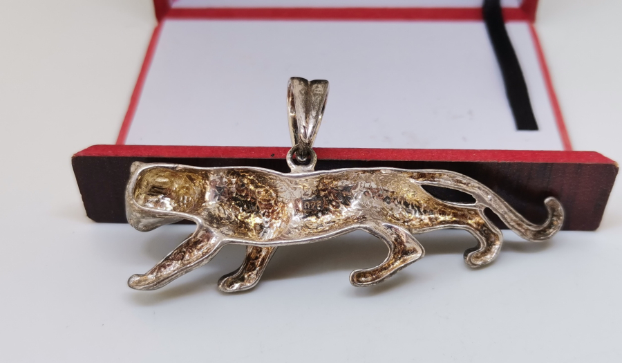 KEDİ FORMUNDA YAPILMIŞ GÜMÜŞ KOLYE UCU