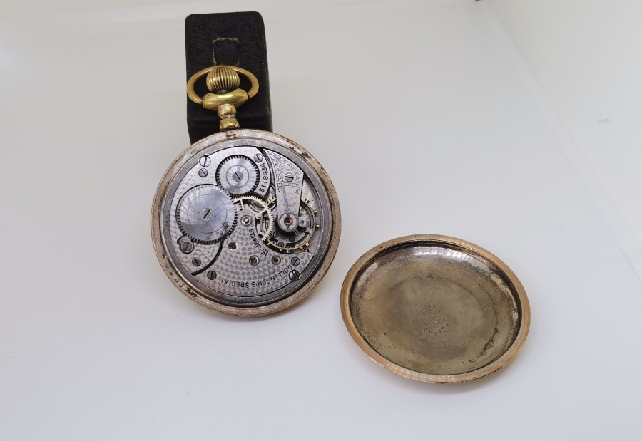 KURMALI ALTIN KAPLAMA İNGİLİZ CEP SAATİ