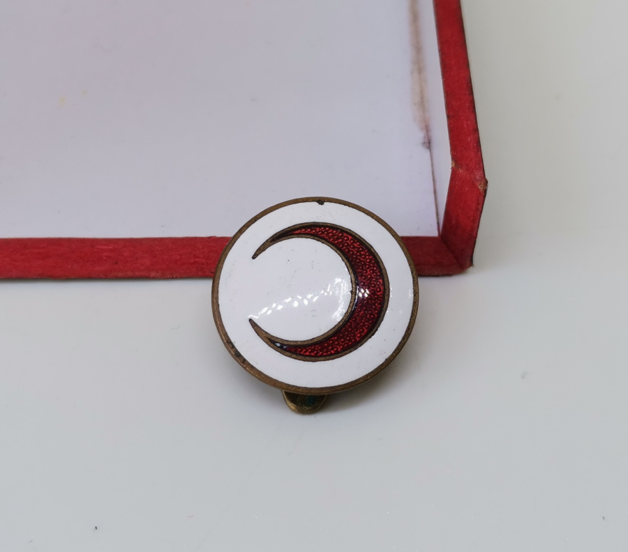 MİNE İŞÇİLİKLİ CUMHURİYET BAŞLARI HİLAL-İ AHMER ROZET