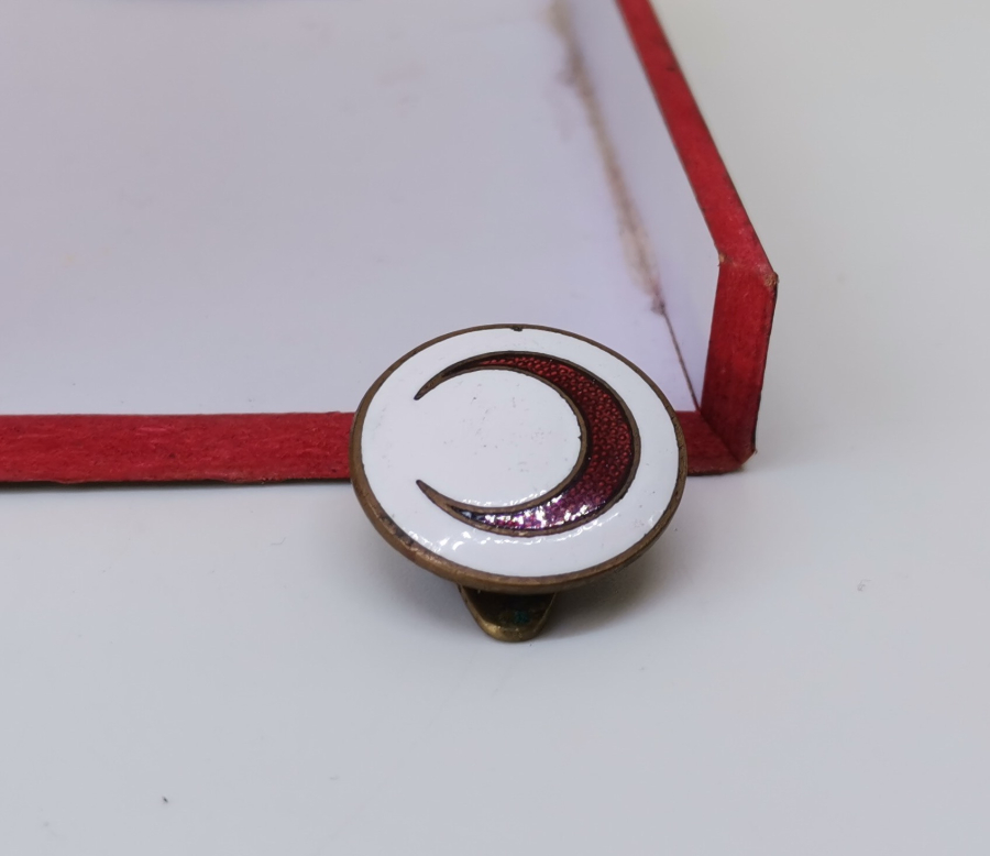 MİNE İŞÇİLİKLİ CUMHURİYET BAŞLARI HİLAL-İ AHMER ROZET