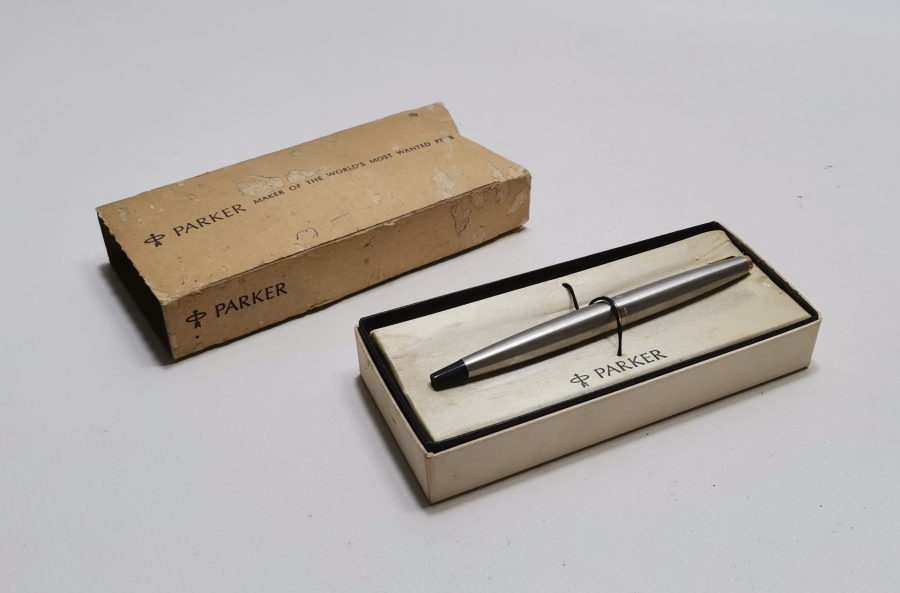 ORJİNAL KUTUSUNDA PARKER DOLAM KALEM