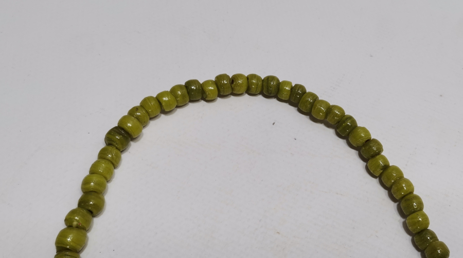 OSMANLI DÖNEMİ NADİR RENKTE ÜFLEME CAMDAN MAMUL OPAL KOLYE