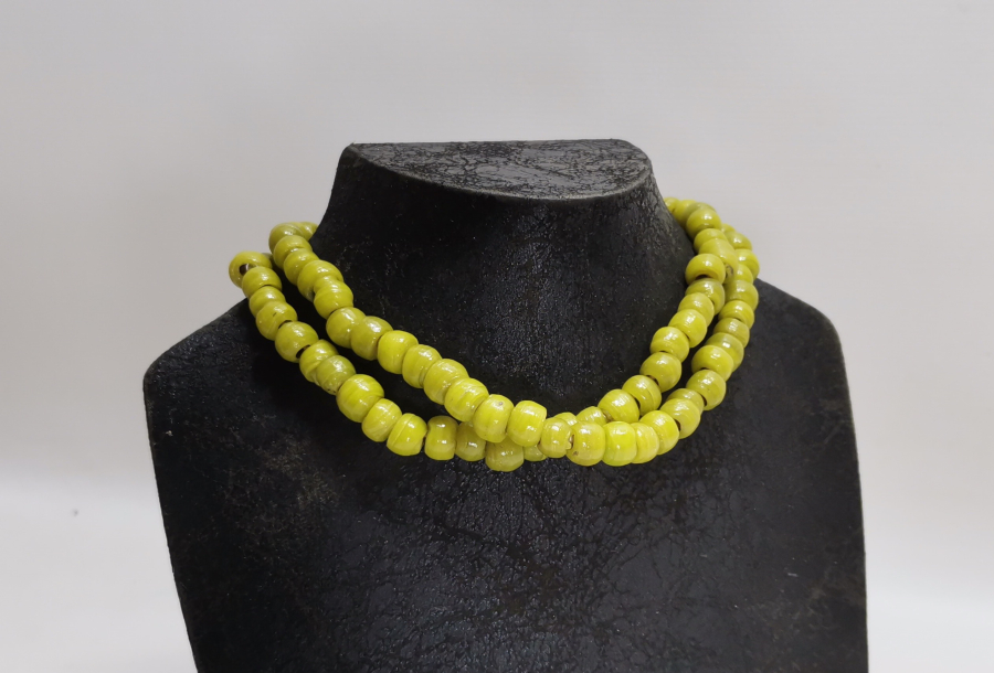 OSMANLI DÖNEMİ NADİR RENKTE ÜFLEME CAMDAN MAMUL OPAL KOLYE