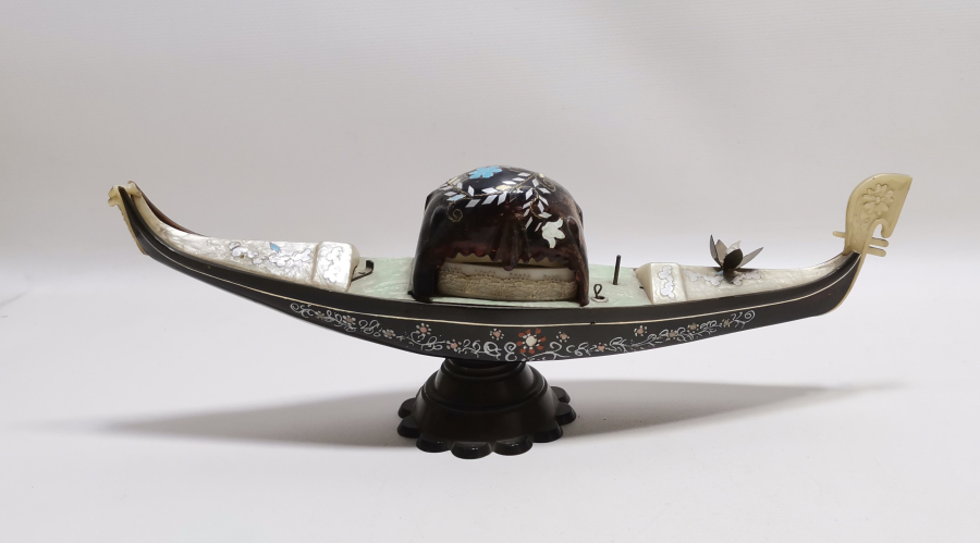 OSMANLI DÖNEMİ SALTANAT KAYIĞI FORMUNDA YAPILMIŞ LATERNALI  MÜCEVHER KUTUSU