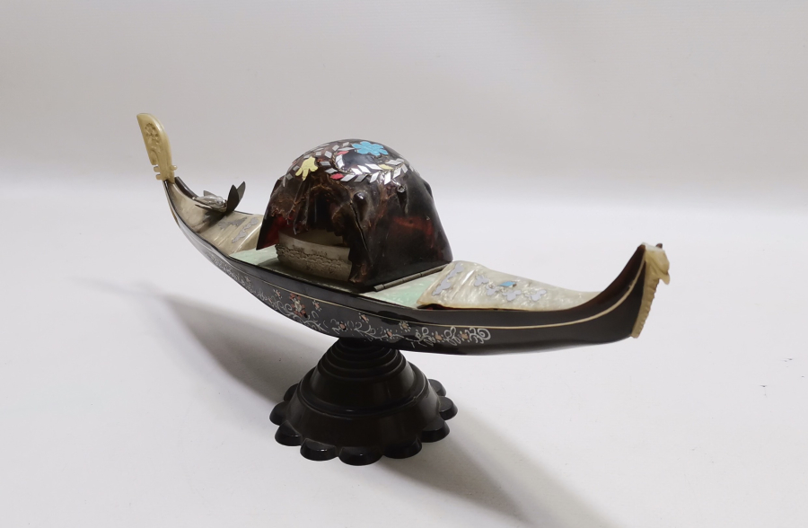 OSMANLI DÖNEMİ SALTANAT KAYIĞI FORMUNDA YAPILMIŞ LATERNALI  MÜCEVHER KUTUSU