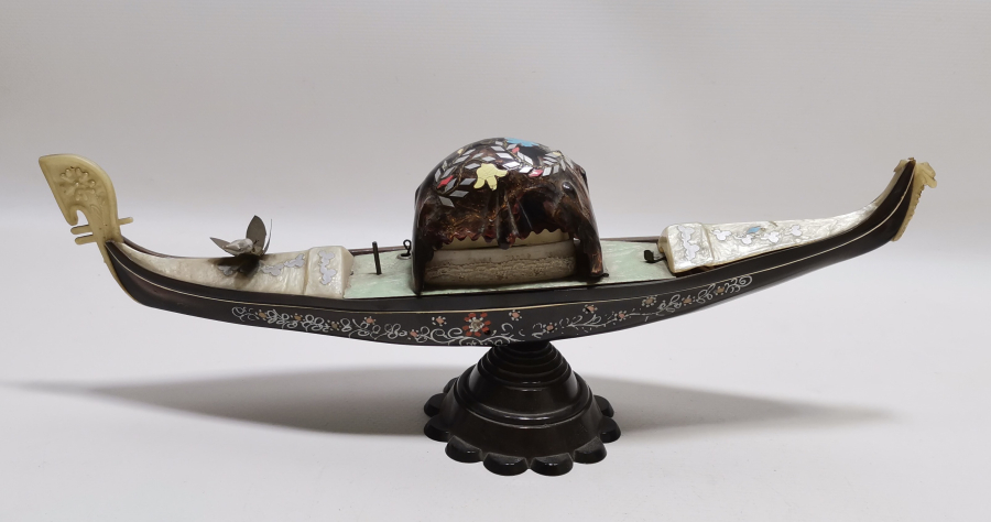 OSMANLI DÖNEMİ SALTANAT KAYIĞI FORMUNDA YAPILMIŞ LATERNALI  MÜCEVHER KUTUSU