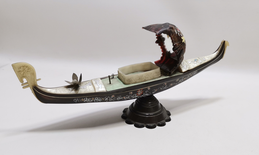 OSMANLI DÖNEMİ SALTANAT KAYIĞI FORMUNDA YAPILMIŞ LATERNALI  MÜCEVHER KUTUSU