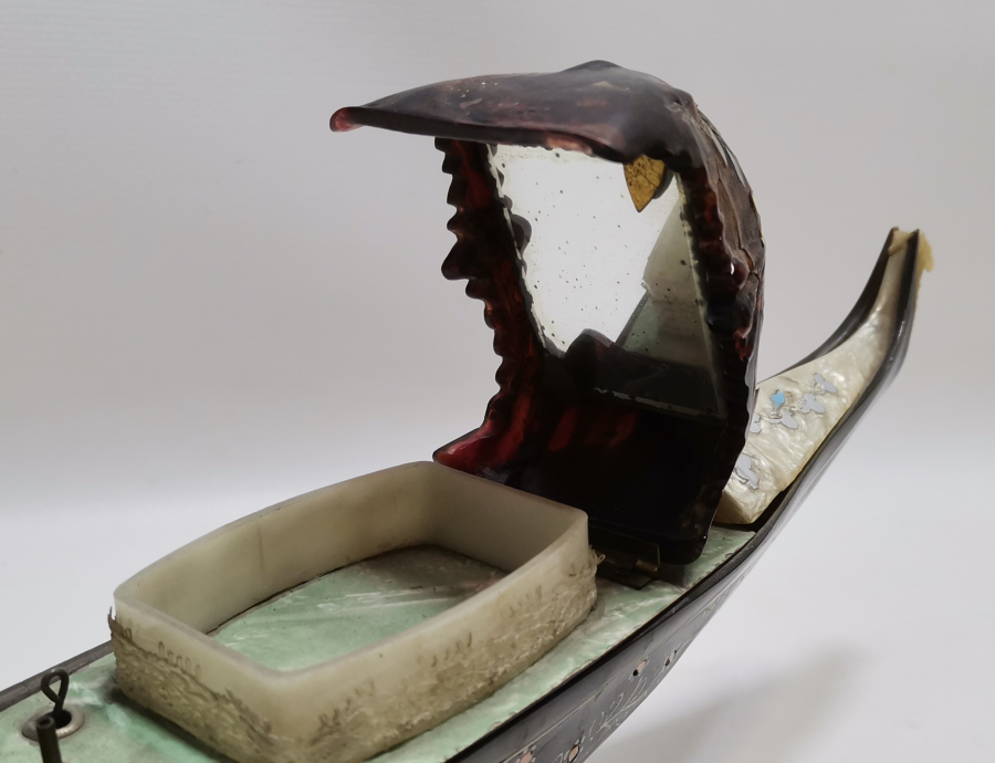 OSMANLI DÖNEMİ SALTANAT KAYIĞI FORMUNDA YAPILMIŞ LATERNALI  MÜCEVHER KUTUSU