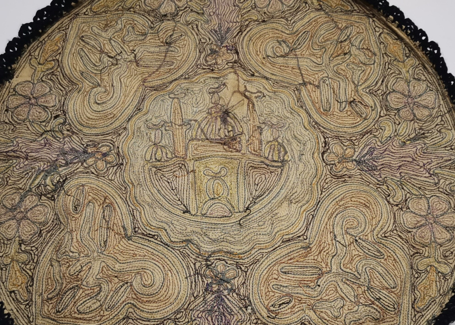 OSMANLI DÖNEMİ SUZANİ İŞÇİLİKLİ SİNİ ÖRTÜSÜ