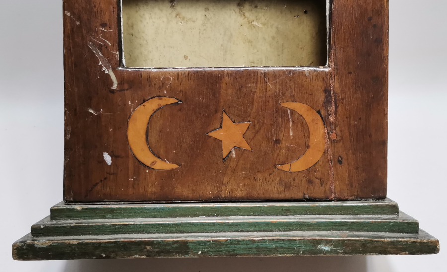 ÜZERİ AY YILDIZLI OSMANLI DÖNEMİ SAAT KUTUSU