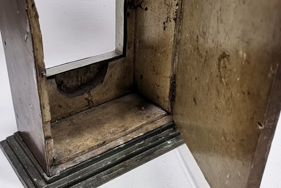 ÜZERİ AY YILDIZLI OSMANLI DÖNEMİ SAAT KUTUSU