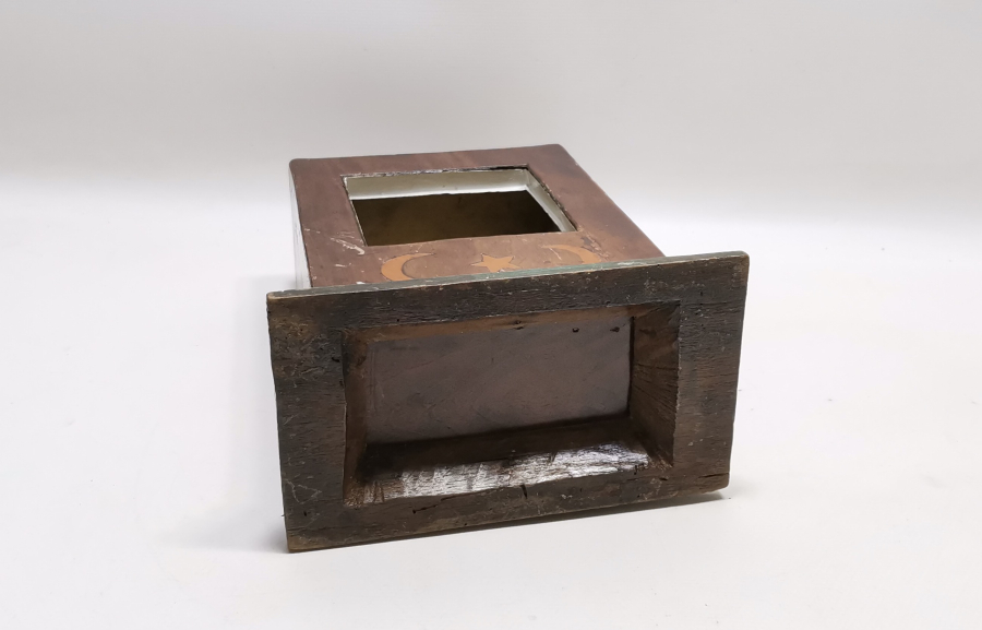 ÜZERİ AY YILDIZLI OSMANLI DÖNEMİ SAAT KUTUSU