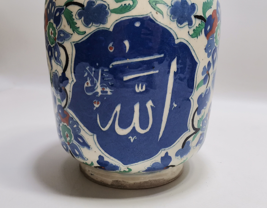 ÜZERİNDE ALLAH YAZILI KÜTAHYA İŞİ EL BOYAMA KAPAKLI MACUN KAVANOZU