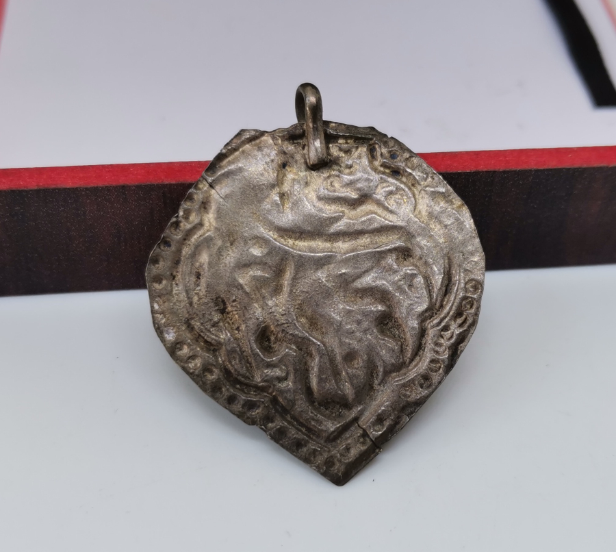 ÜZERİNDE BESMELE-İ ŞERİF YAZILI OSMANLI DÖNEMİ GÜMÜŞ KOLYE UCU