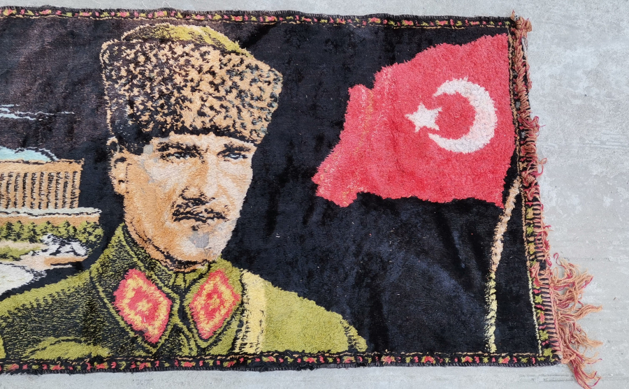 ANTİKA ATATÜRK GÖRSELLİ  DUVAR HALISI