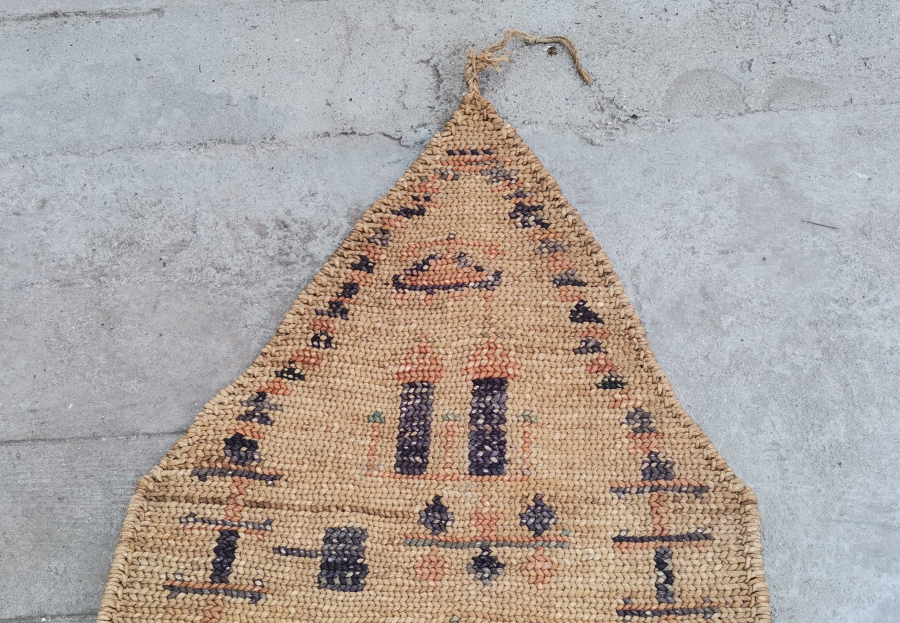 OSMANLI DÖNEMİ ÇOK NADİR KABE-İ ŞERİF GÖRSELLİ VE OSMANLICA YAZILI HURMA YAPRAĞINDAN YAPILMIŞ SECCADE