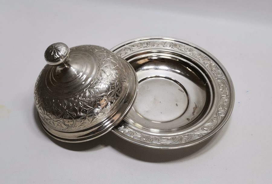 TAMAMI EL İŞİ ANTİKA KAPAKLI BAKIR TABAK