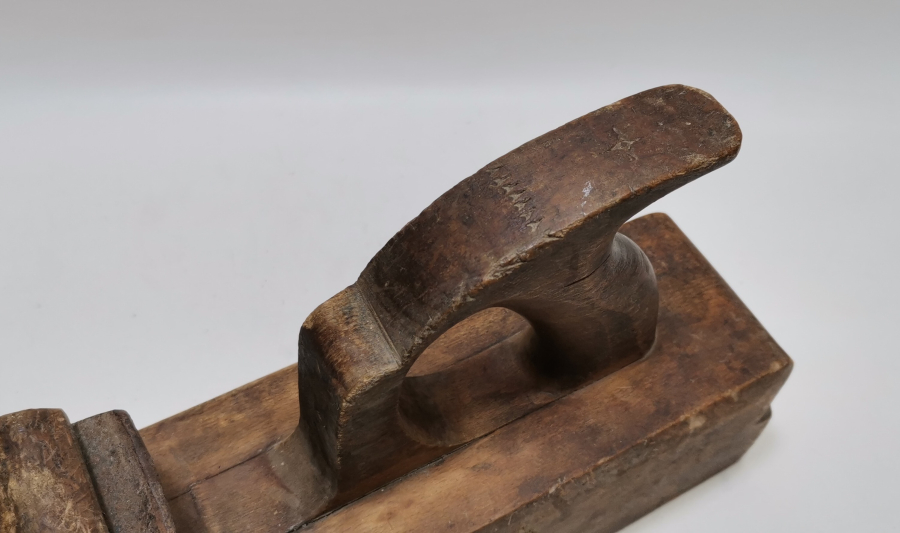 ÜZERİNDE TERSANE - AMİRE YAZILI ÇOK NADİR GEMİ YAPIMINDA KULLANILAN MARANGOZ RENDESİ