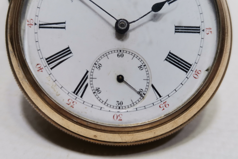 KURMALI ALTIN KAPLAMA İNGİLİZ CEP SAATİ