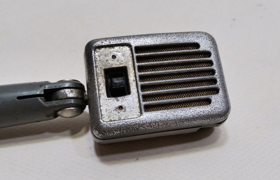 NADİR FORMDA ANTİKA MİKROFON