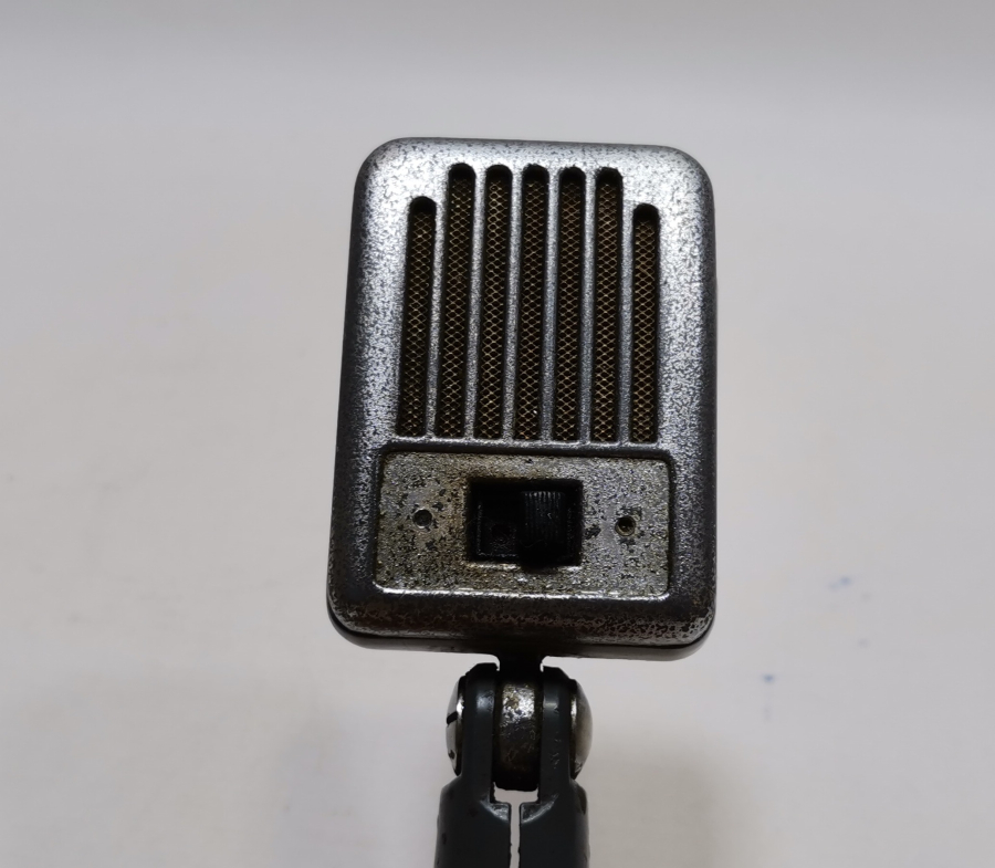 NADİR FORMDA ANTİKA MİKROFON