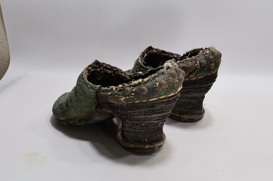 OSMANLI DÖNEMİ 1800 BAŞLARI ÇOK NADİR EL YAPIMI HANIM AYAKKABISI