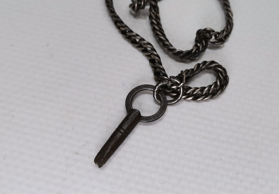 OSMANLI DÖNEMİ ORJİNAL GÜMÜŞ ZİNCİRİ İLE NADİR CEP SAATİ ANAHTARI