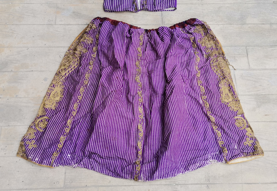 OSMANLI DÖNEMİ YAN KISIMLARI AY YILDIZLI SIRMA İŞÇİLİKLİ AĞIR TAKIM  ŞALVAR CEPKEN TAKIMI