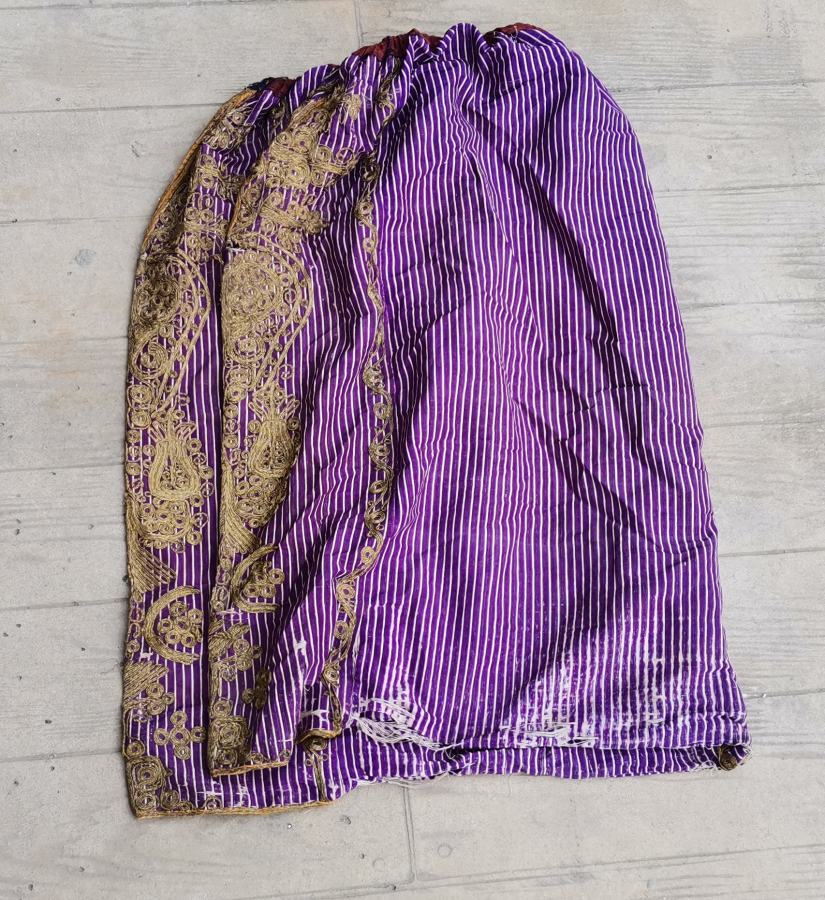 OSMANLI DÖNEMİ YAN KISIMLARI AY YILDIZLI SIRMA İŞÇİLİKLİ AĞIR TAKIM  ŞALVAR CEPKEN TAKIMI