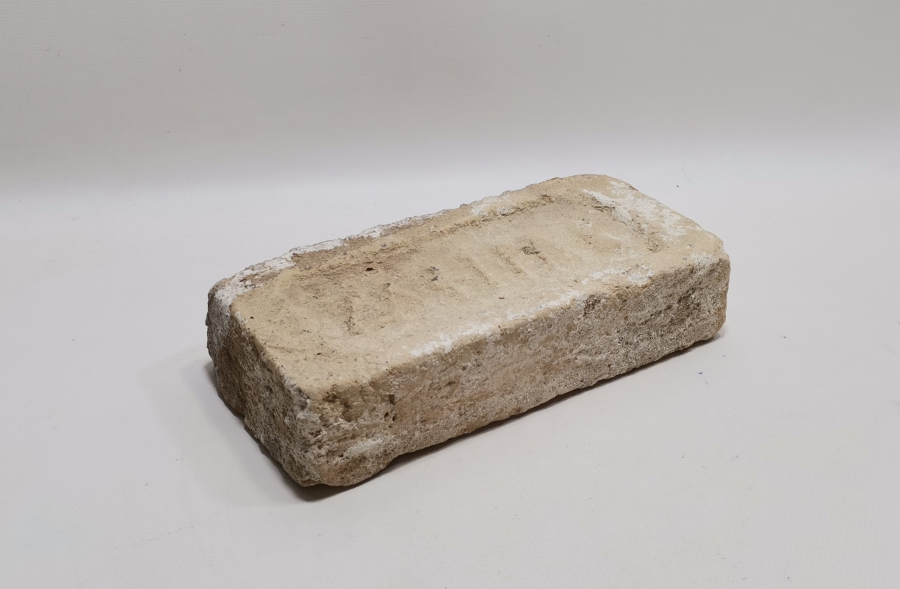 ÜZERİ RUMCA YAZILI OSMANLI DÖNEMİ TUĞLA