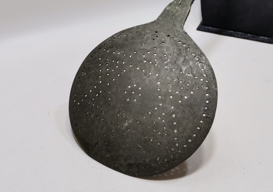 ÜZERİNDE OSMANLICA İZMİR YAZILI ÇOK NADİR BAKIR KEVGİR