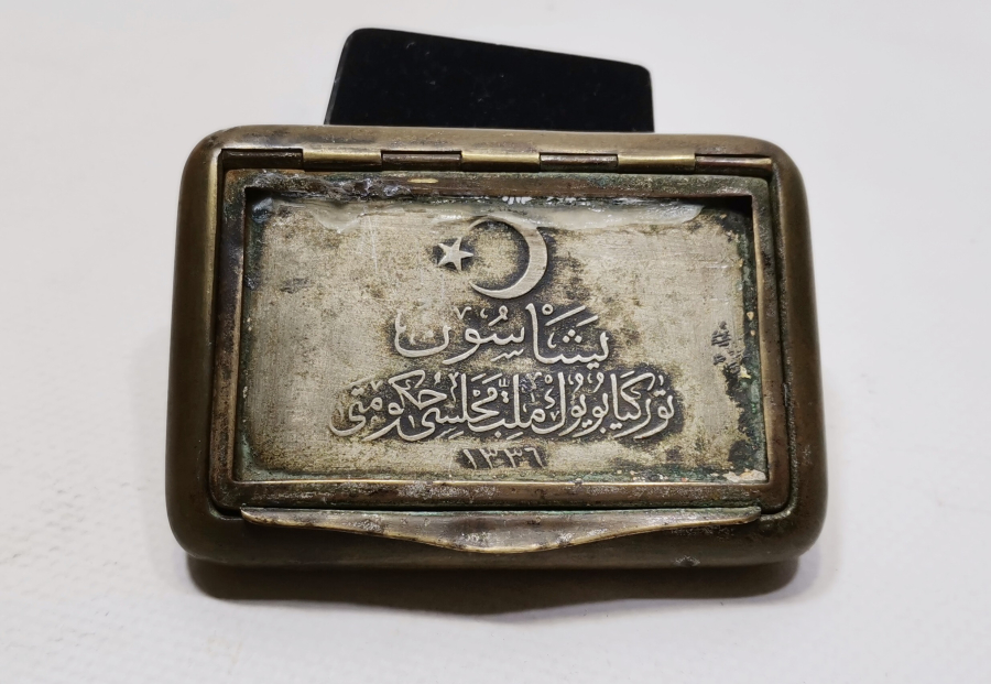 YAŞASIN TÜRKİYE BÜYÜK MİLLET MECLİSİ HÜKÜMETİ YAZILI İLK KEZ GÖRÜLEN MİLLETVEKİLİ TABAKASI