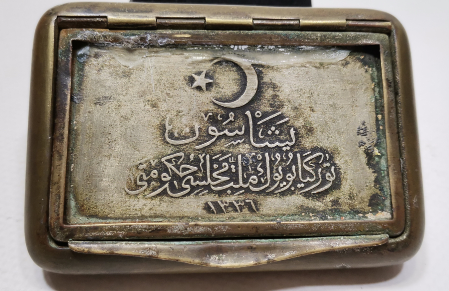 YAŞASIN TÜRKİYE BÜYÜK MİLLET MECLİSİ HÜKÜMETİ YAZILI İLK KEZ GÖRÜLEN MİLLETVEKİLİ TABAKASI