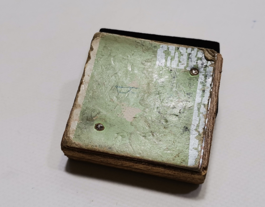 1900 BAŞLARI AVRUPA YAPIMI KİTAP CİLDİ SÜSLEME KLİŞESİ