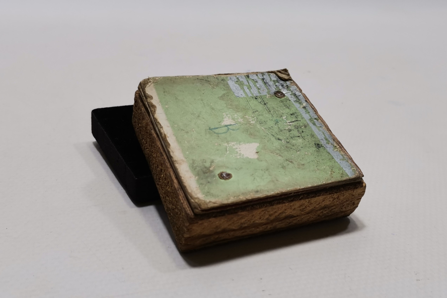 1900 BAŞLARI AVRUPA YAPIMI KİTAP CİLDİ SÜSLEME KLİŞESİ