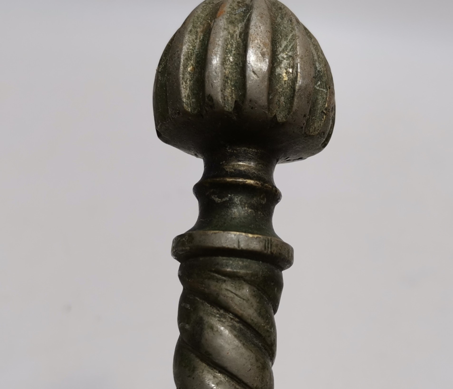 OSMANLI DÖNEMİ MEVLEVİ DERVİŞ SİKKESİ FORMUNDA YAPILMIŞ PAZARCI SARIK MAŞASI PARÇASI