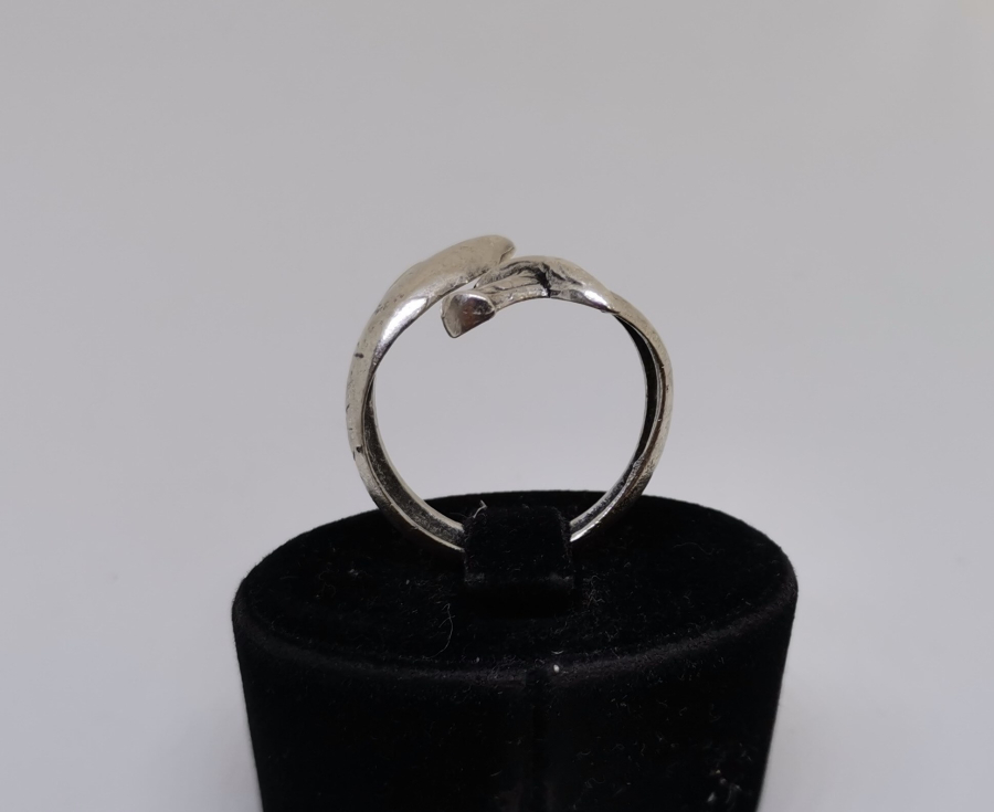 ÜZERİ AYETLERLE DEKORLU ZÜLFİKAR KILICI FORMUNDA YAPILMIŞ GÜMÜŞ TILSIM YÜZÜK