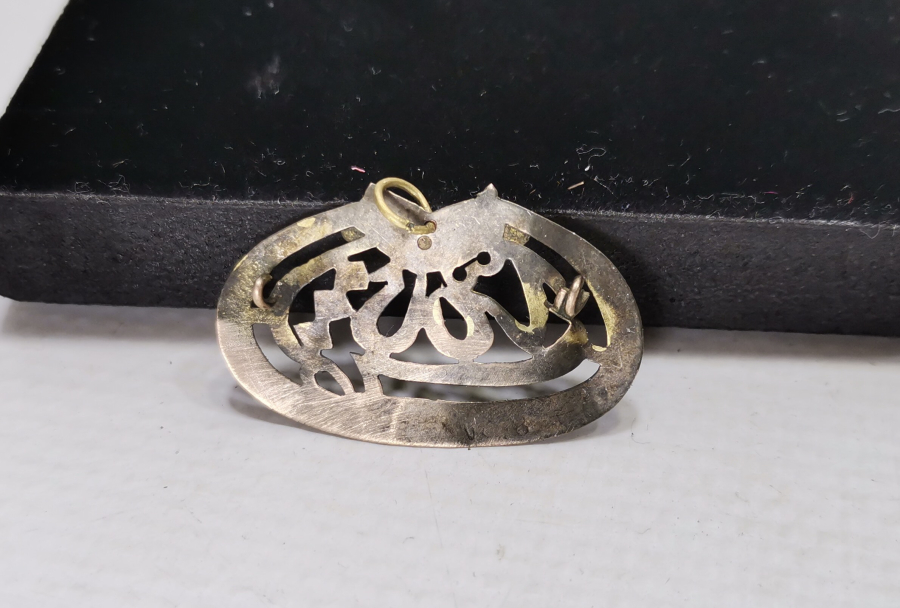 ÜZERİ KALEM İŞÇİLİKLİ VE TURKUAZ TAŞLI ALTIN BEBEK NAZARLIĞI