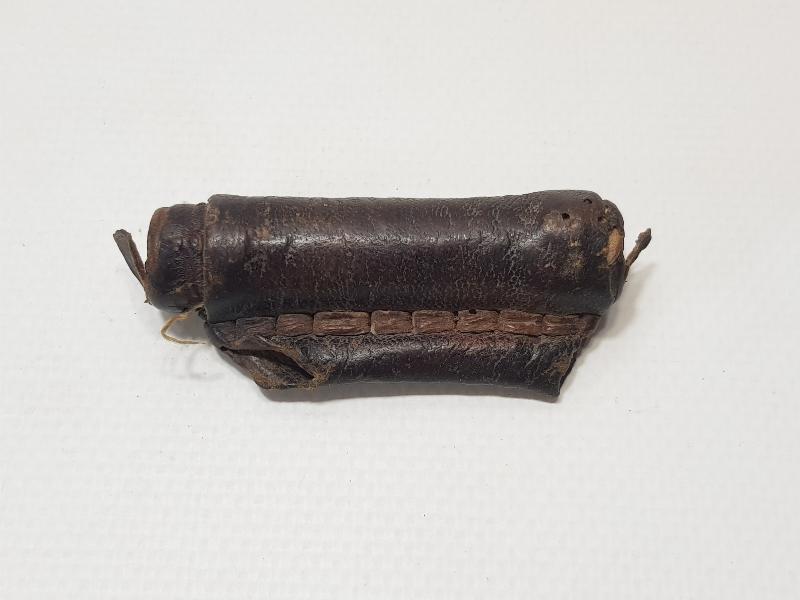 DERİ KILIFI İÇİNDE İBRANİCE EL YAZMA TILSIM DUASI BULUNAN ÇOK NADİR HAMAYIL 