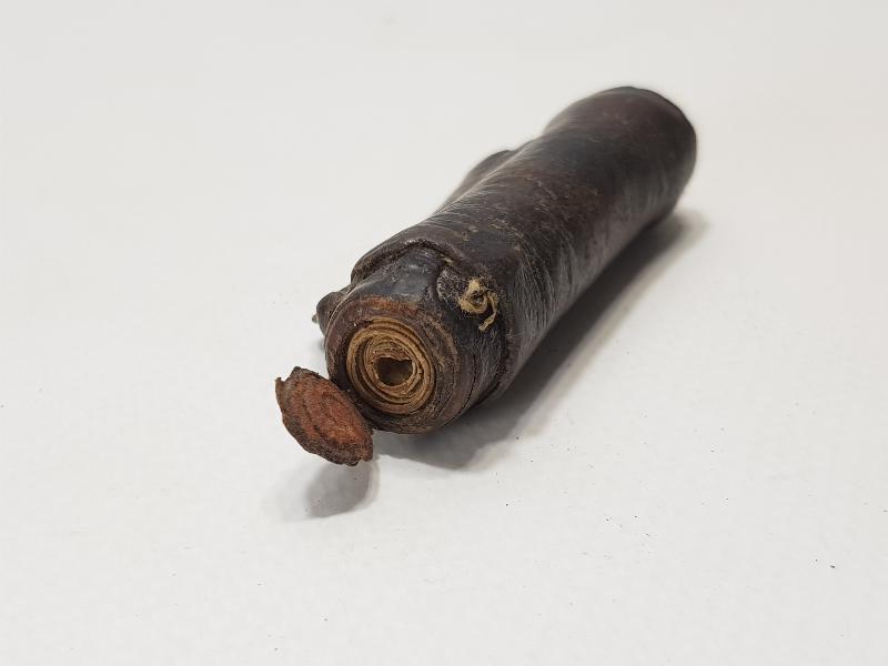 DERİ KILIFI İÇİNDE İBRANİCE EL YAZMA TILSIM DUASI BULUNAN ÇOK NADİR HAMAYIL 