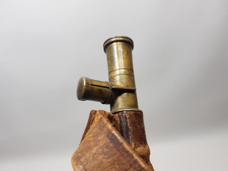 1. DÜNYA SAVAŞI DÖNEMİ NADİR FORMDA DERİ KEMERLİ BARUTLUK