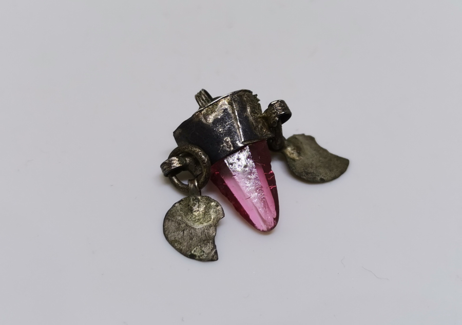 1800 BAŞLARI OSMANLI DÖNEMİ GÜMÜŞ VE TURKUAZ TAŞLI NADİR BEBEK NAZARLIĞI