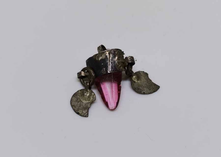 1800 BAŞLARI OSMANLI DÖNEMİ GÜMÜŞ VE TURKUAZ TAŞLI NADİR BEBEK NAZARLIĞI